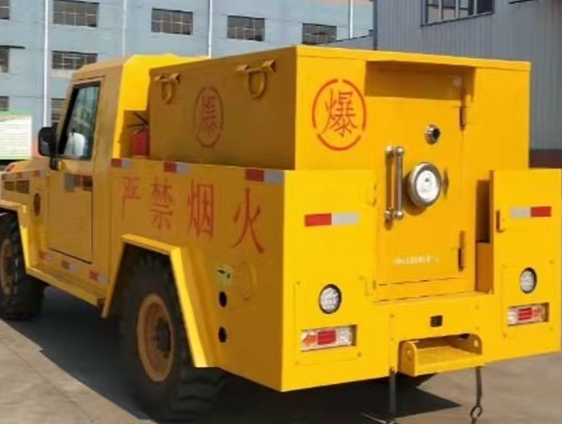 仁寿凯龙爆破器材运输车：保障爆破任务的安全运行